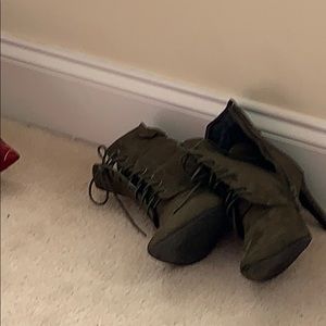 Meet your Posher, Crystal